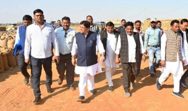 नगरीय प्रशासन मंत्री डॉ. डहरिया ने धान खरीदी केन्द्र का किया औचक निरीक्षण*