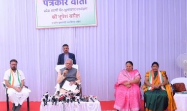 पत्रकार वार्ता में मुख्यमंत्री भूपेश ने गिनाए अपने कार्य और योजनाएं