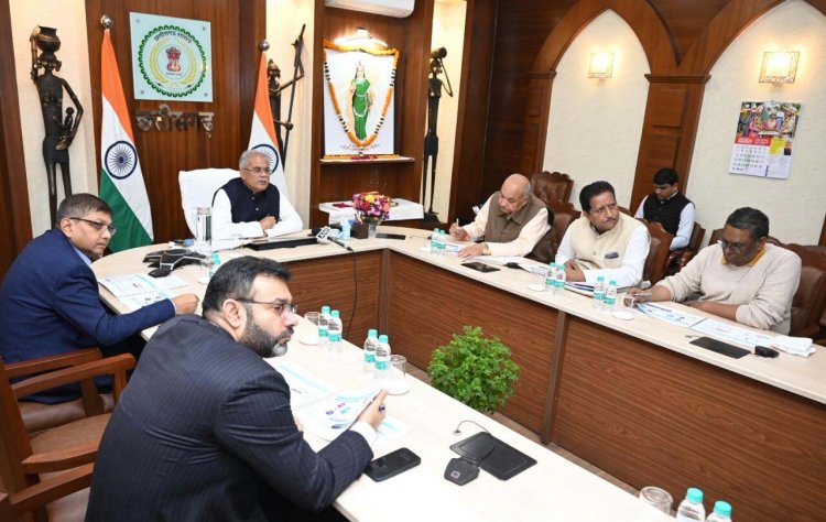 गोबर विक्रेताओें के खाते मे पहुंचे सात करोड़, CM भूपेश बघेल ने  किया आनलाइन भुगतान