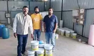 घुटरापारा गोठान में लगभग 500 लीटर प्राकृतिक पेंट का उत्पादन