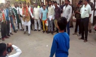 ऊर्जा मंत्री ने विकास यात्रा के दौरान बच्चों के साथ खेला बैडमिंटन