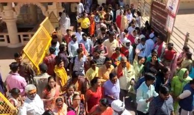 महाकाल के दरबार में रात 2 बजे मंदिर के पट खुलते ही श्रद्धालू उमडे, 44 घंटे खुला रहेगा मंदिर