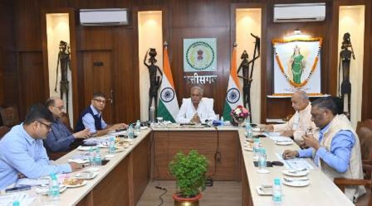 CM भूपेश ने अपने विभागों सहित तीन मंत्रियों के विभागों की बजट तैयारियों की समीक्षा की