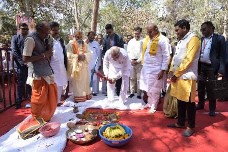 मुख्यमंत्री श्री भूपेश बघेल ने श्री राम वाटिका एवं अधोसंरचना विकास कार्यों का भूमिपूजन किया