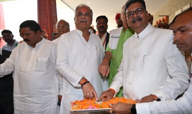 विधानसभा अध्यक्ष डॉ. महंत और मुख्यमंत्री बघेल ने विधानसभा परिसर में मंत्रियों के लिए नवनिर्मित कक्षों का किया उद्घाटन