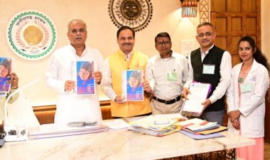 मुख्यमंत्री भूपेश बघेल ने विशेष संरक्षित जनजातियों पर आधारित पुस्तिका ’जात्रा’ का किया विमोचन