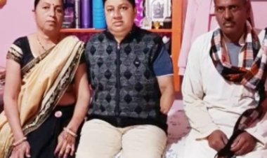 दोनों हाथ न होने के बावजूद आँगनवाड़ियों के दो सेक्टर का काम संभाल रही है बेटी संतोष : मुख्यमंत्री 