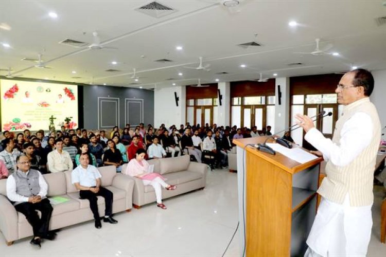 शासकीय सेवा में चयन जीवन का दुर्लभ और सौभाग्यशाली क्षण : मुख्यमंत्री