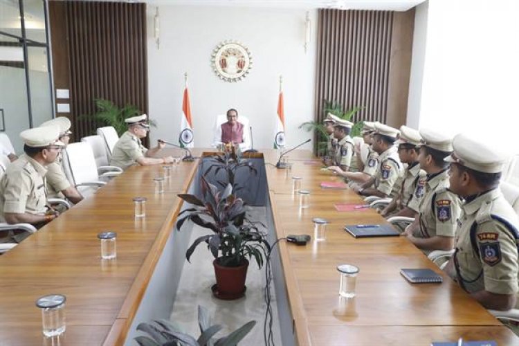 अपनी कार्य-प्रणाली की मिसाल प्रस्तुत करें युवा पुलिस अधिकारी : मुख्यमंत्री