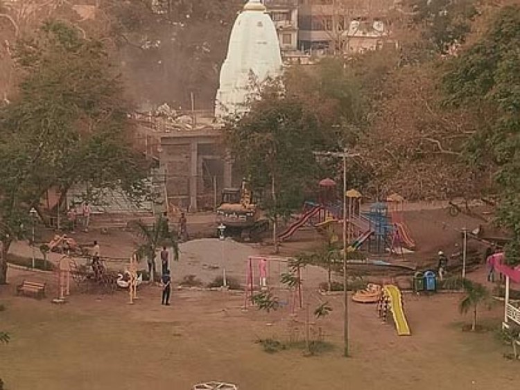इंदौर की बावड़ी पर चला बुलडोजर, अवैध मंदिर भी जमींदोज, 36 लोगों की गई थी जान