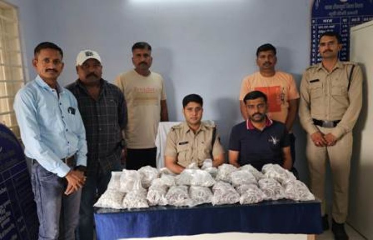 देवास में सूनसान कुआ से गुजरात पुलिस ने लूट की 30 किलो चांदी जप्त की