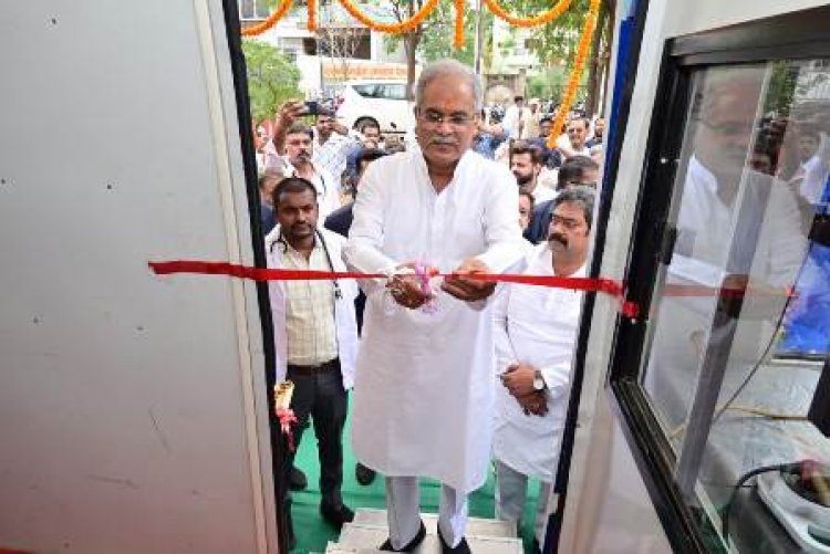 भूपेश बघेल ने मुख्यमंत्री स्लम स्वास्थ्य योजना के अंतर्गत 04 मोबाइल मेडिकल यूनिट का उद्घाटन किया
