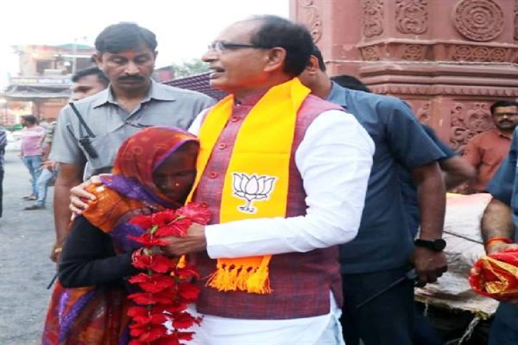 मुख्यमंत्री ने सलकनपुर में चल रहे निर्माण कार्यों का निरीक्षण किया