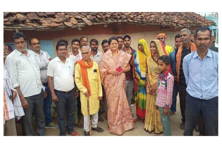 जनजातीय कार्य मंत्री ने बरबसपुर में ग्रामीणों से की मुलाकात