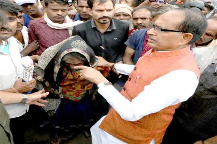 मुख्यमंत्री चौहान ने फिर दिखाई वृद्ध महिला के प्रति संवेदनशीलता