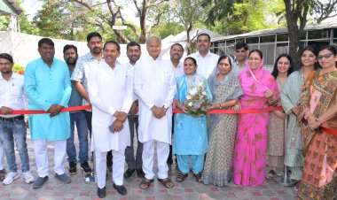 मुख्यमंत्री से सरपंच संघ के प्रतिनिधियों की मुलाकात संघ ने की हड़ताल खत्म