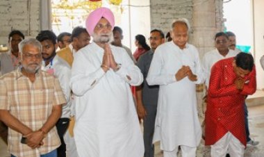 मुख्यमंत्री ने जैन तीर्थ स्थल में की पूजा-अर्चना