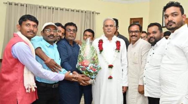 मुख्यमंत्री भूपेश बघेल से डडसेना कलार समाज के पदाधिकारियों ने की सौजन्य मुलाकात