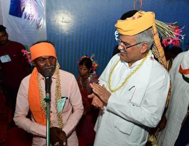 भूपेश सरकार के फैसले आदिवासियों के लिए बरदान, बैगा परिवार के लोगों ने छत्तीसगढ़ सरकार की नीतियों की तारीफ की
