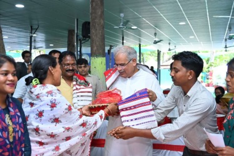 CM भूपेश के निवास भोजन पर आए सरगुजा संभाग के मेहमान