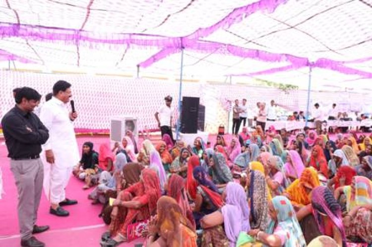 सहकारिता मंत्री ने चित्तौड़गढ़ जिले में किया महंगाई राहत कैंप का निरीक्षण
