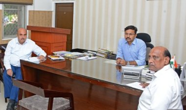 राज्य के मेडिकल महाविद्यालयों के मेंटेनेंस के कार्यों के संबंध में बैठक