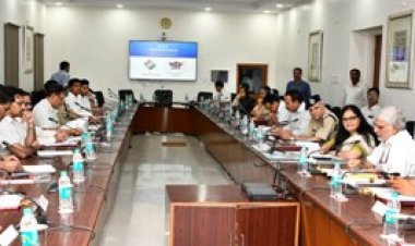 आगामी विधानसभा चुनावों के मद्देनजर भारत निर्वाचन आयोग के प्रतिनिधिमंडल के साथ मुख्य सचिव तथा विभिन्न विभागों के उच्च अधिकारियों की समीक्षा बैठक