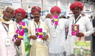 राजस्थान किसान महोत्सव में सूचना एवं जनसम्पर्क विभाग द्वारा किसानों को दी जा रही जानकारियां