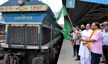 माता वैष्णो देवी के दरबार में धोक लगाने के लिए स्पेशल ट्रेन से रवाना हुए 1200 श्रद्धालु
