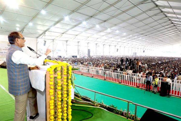 अब संविदा कर्मचारियों के लिए प्रतिवर्ष अनुबंध की प्रक्रिया समाप्त : मुख्यमंत्री