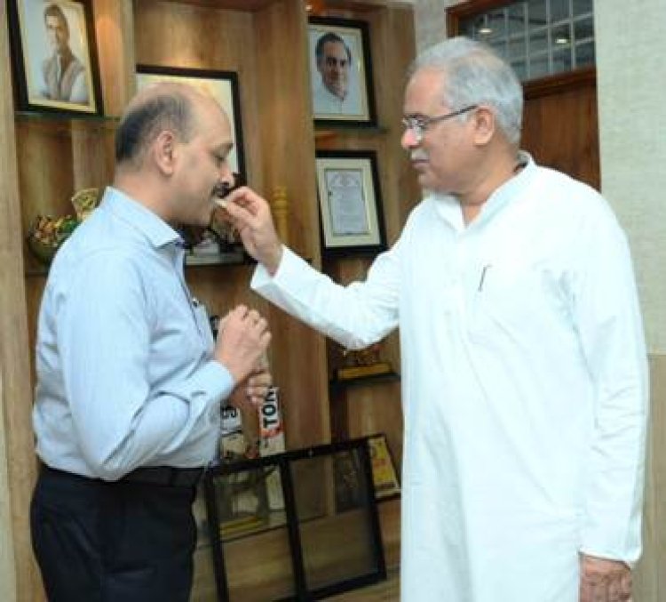 CM बघेल ने अपर मुख्य सचिव  सुब्रत साहू को दी जन्मदिन की बधाई