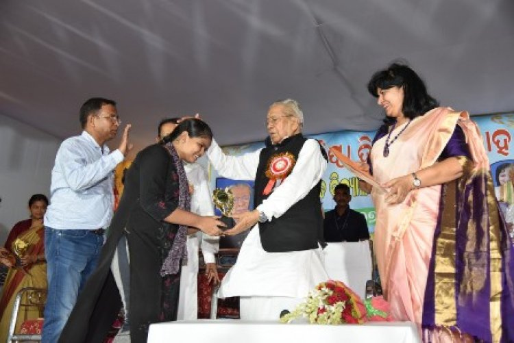 राज्यपाल ने स्कूल का भ्रमण कर छात्र जीवन की यादें ताजा की