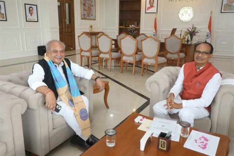 मुख्यमंत्री से केन्द्रीय मंत्री तोमर ने की सौजन्य भेंट
