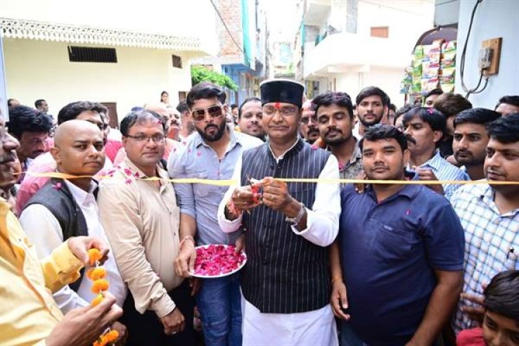 सोशल ऑडिट के दौरान विकास कार्य में कमी पर मंत्री श्री सारंग ने लगाई इंजीनियर को फटकार