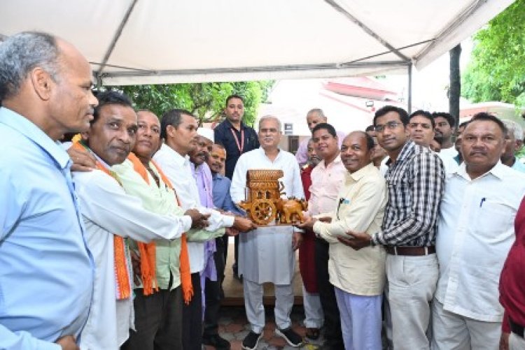 मवेशियों के इलाज के लिए अब गौठानों में पहुचेगे मोबाईल वेटनरी वाहन : CM बघेल