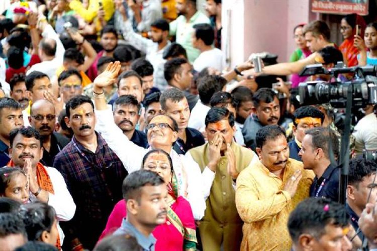 भगवान चंद्रमौलेश्वर का पूजन कर सवारी में सपत्निक शामिल हुए मुख्यमंत्री 