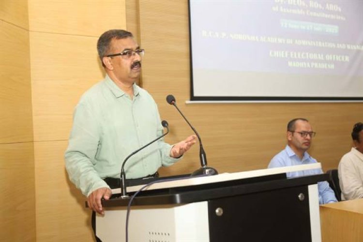 युवा मतदाताओं को जोड़ने राजनीतिक दल करें सहयोग: अनुपम राजन