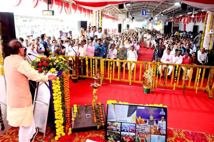 विकसित राष्ट्र की ओर कदम बढ़ा रहा है भारत : प्रधानमंत्री मोदी