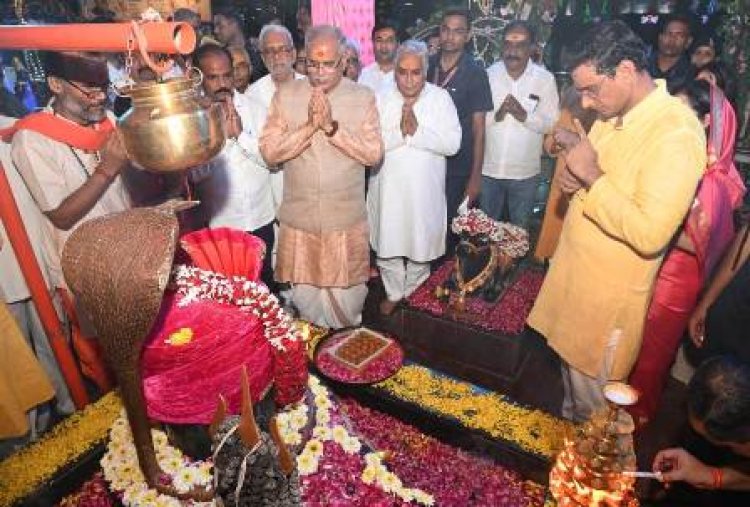 CM बघेल सावन सोमवार पर महारुद्राभिषेक में हुए शामिल