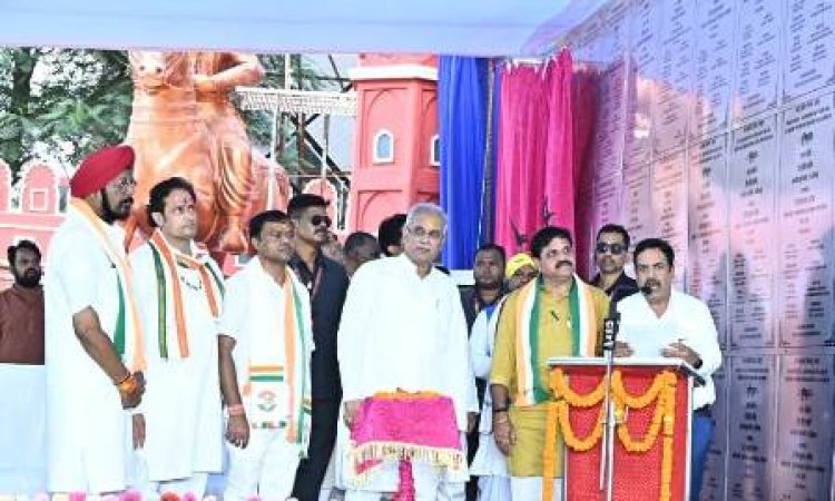 बलिदान स्थल पर स्थापित की शहीद वीरनारायण सिंह की प्रतिमा: मुख्यमंत्री बघेल