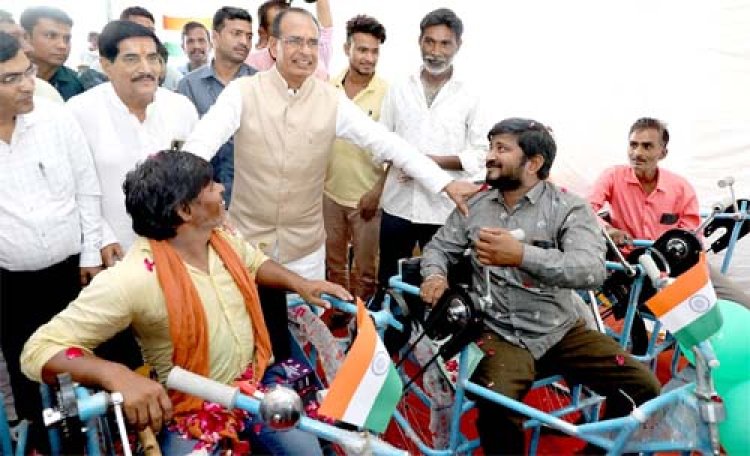 बुधनी में आयोजित शिविर में दिव्यांगजन को 1.79 करोड़ 309 सहायक उपकरण वितरित