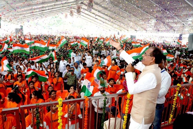 देशभक्ति और राष्ट्र-प्रेम से सराबोर मुख्यमंत्री