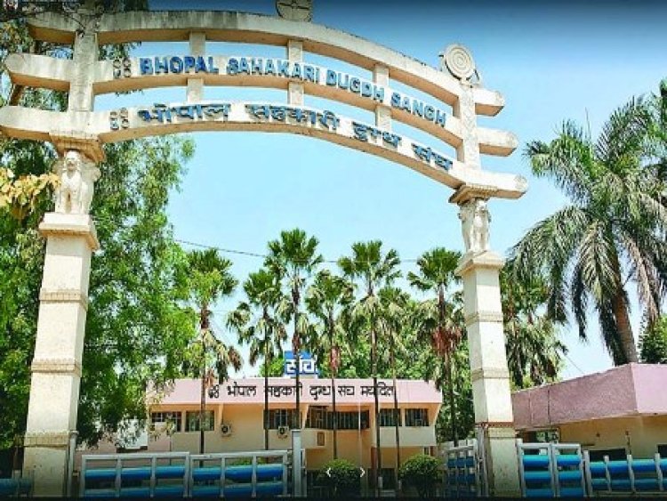 नवनियुक्त प्रबंध संचालक ने भोपाल दुग्ध संघ का किया निरीक्षण