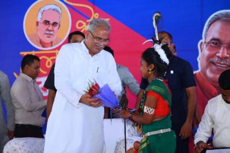 बस्तर संभाग के विभिन्न जिले से आए युवा प्रतिनिधियों ने किया मुख्यमंत्री का आत्मीय स्वागत