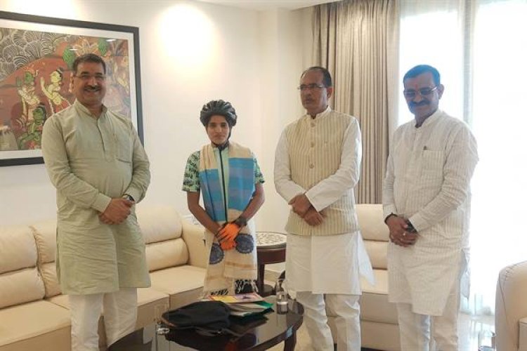 CM शिवराज ने की आशा के बुलंद हौसले की तारीफ