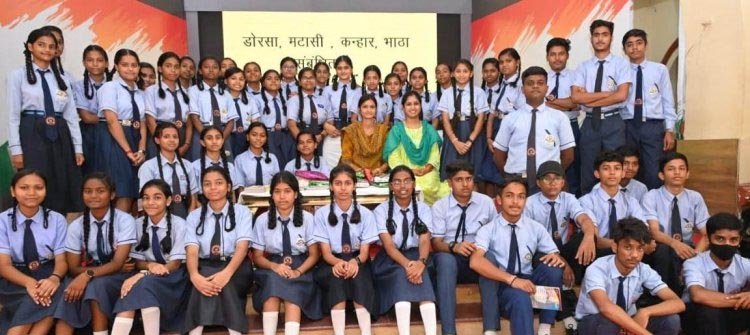 फोटो प्रदर्शनी के माध्यम से मिल रही ज्ञानवर्धक जानकारी