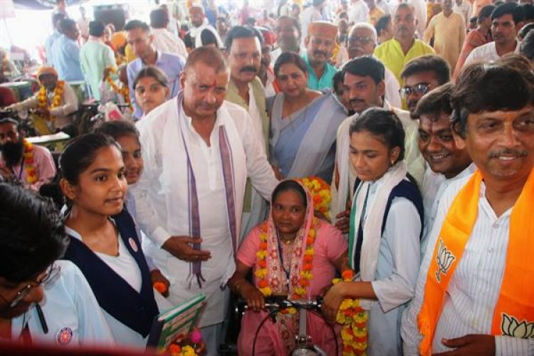 सतना पूरे देश में दिव्यांगजनों को सर्वाधिक मोटराइज्ड ट्रायसिकिल देने वाला जिला बना