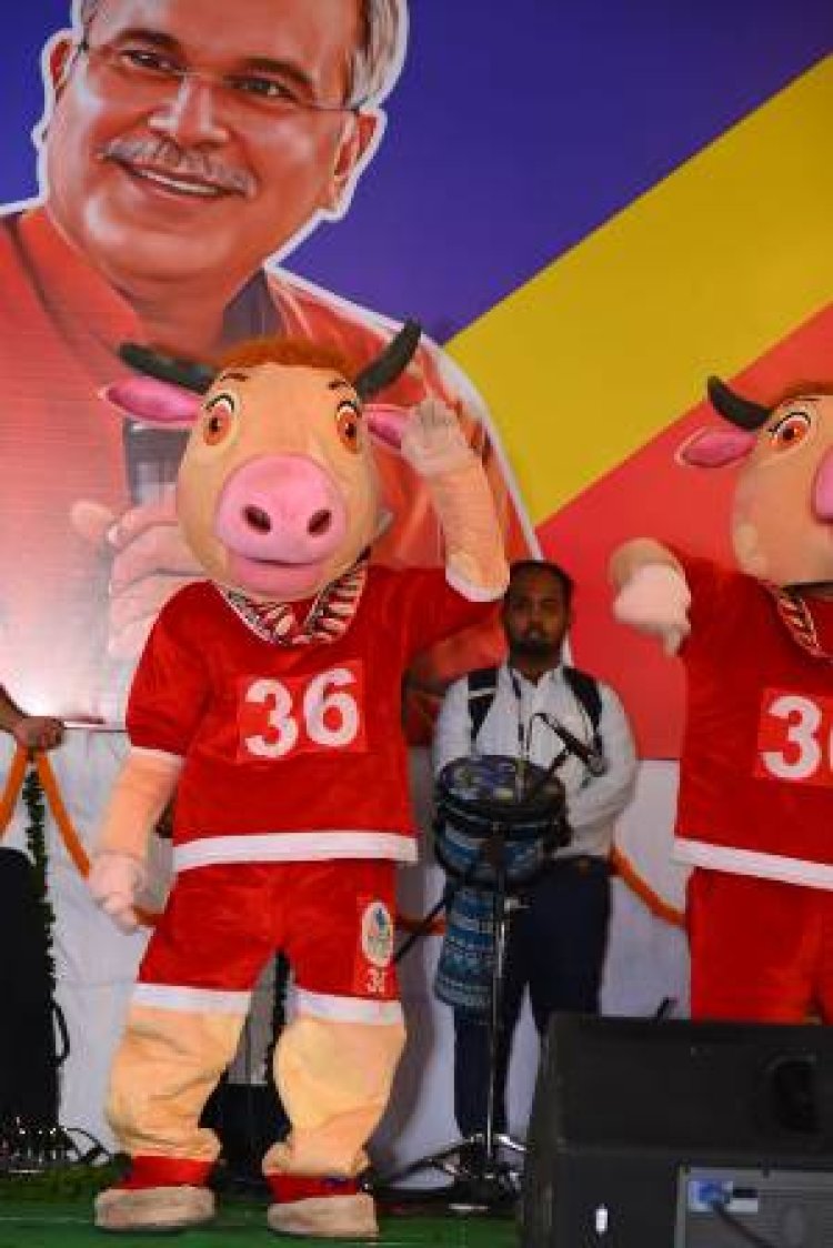 छत्तीसगढ़िया ओलंपिक का शुभंकर बछरु भी युवाओं के साथ ताल से ताल मिला रहा