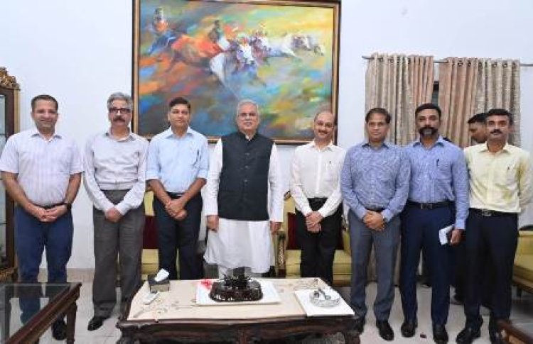 वरिष्ठ अधिकारियों ने मुख्यमंत्री को जन्मदिन पर दी शुभकामनाएं