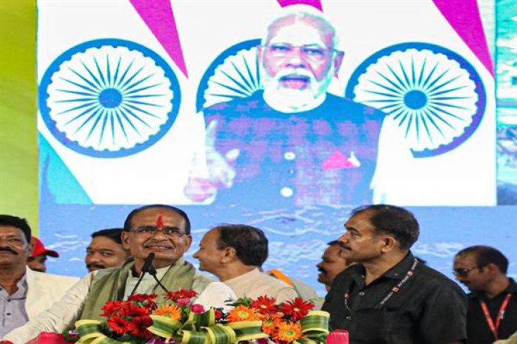 चंद्रमा पर चंद्रयान -3 की सफल लैंडिंग भारत की अद्भुत सफलता है: मुख्यमंत्री 